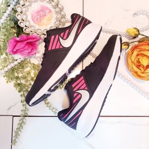 NEW! Nike | Star Runner Size 7Y=8.5Women